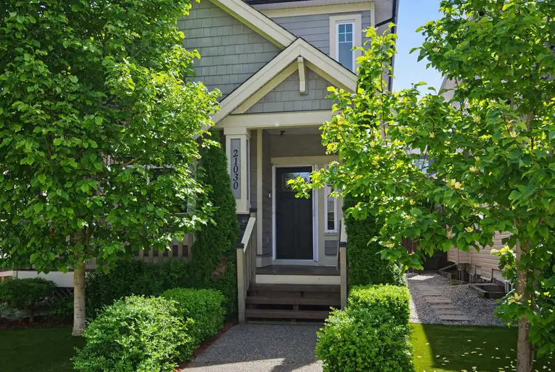 21030 80A AVENUE - photo 2 of 40