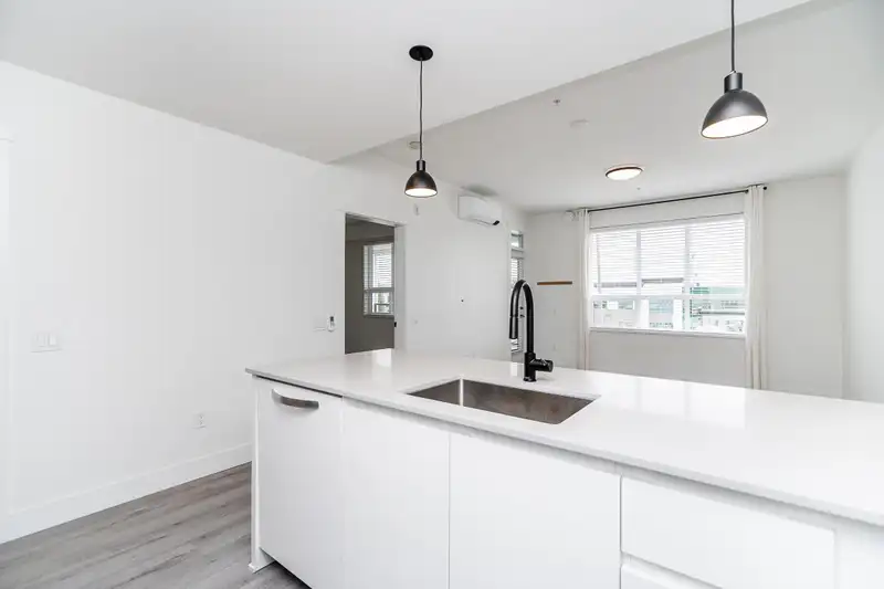 1205 2180 KELLY AVENUE - photo 4 of 40