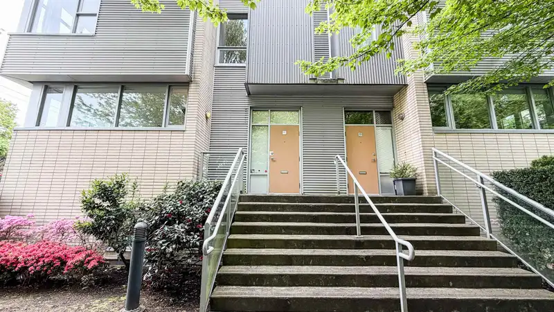 390 E 11TH AVENUE - photo 2 of 34