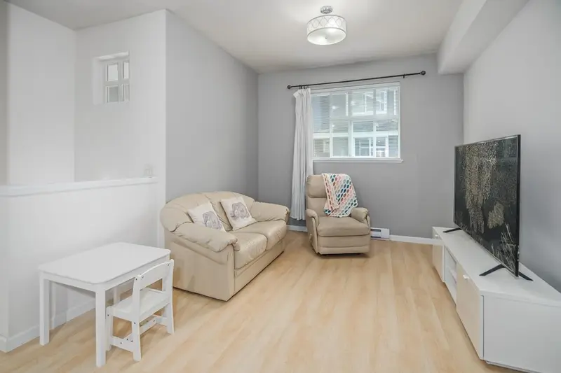 35 935 EWEN AVENUE - photo 3 of 25