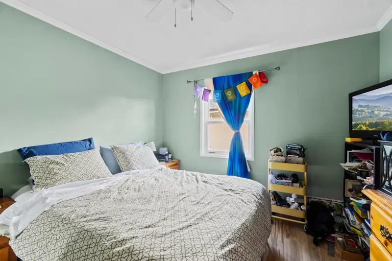 570 COLBY STREET - photo 4 of 18