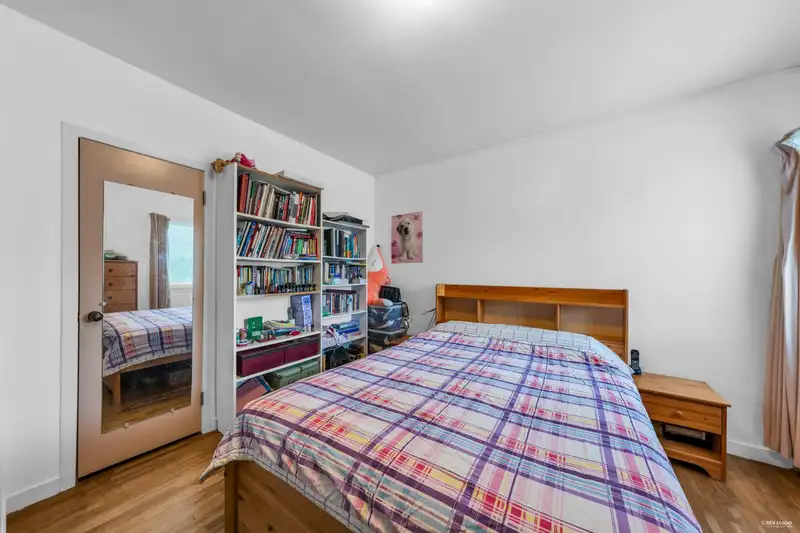 3017 E 20TH AVENUE - photo 3 of 40