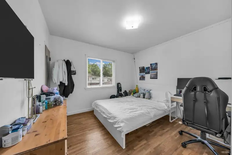 3017 E 20TH AVENUE - photo 4 of 40