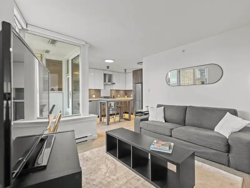 502 311 E 6TH AVENUE - photo 1 of 40