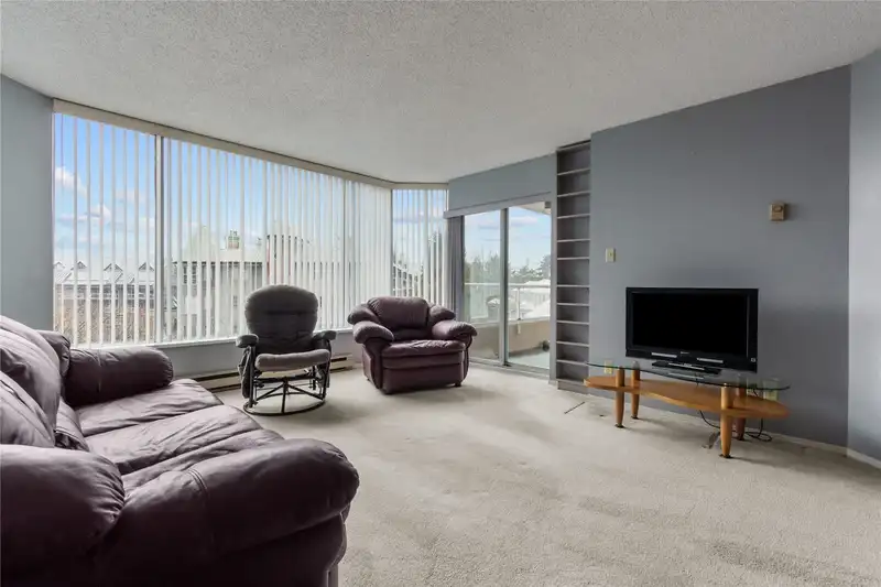 303 1045 QUAYSIDE DRIVE - photo 4 of 28