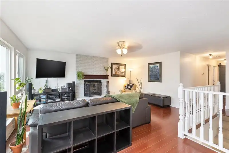 21202 95A AVENUE - photo 1 of 35