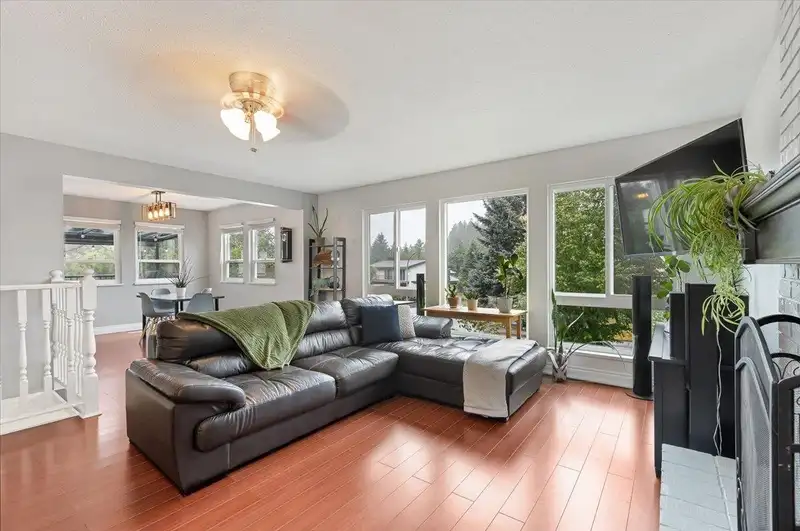 21202 95A AVENUE - photo 2 of 35