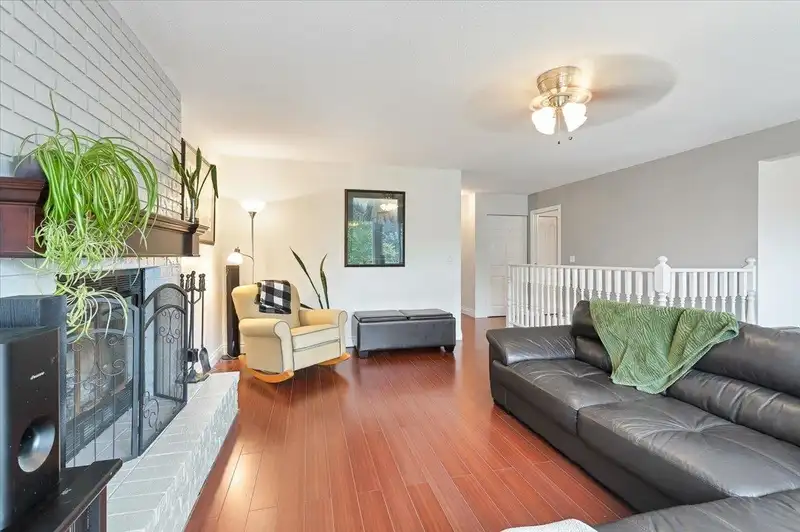 21202 95A AVENUE - photo 4 of 35