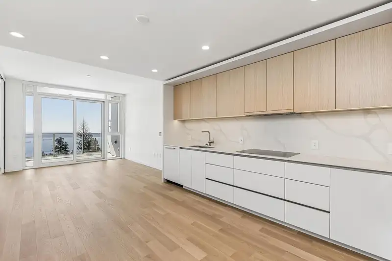 609 3963 UPLANDS WAY - photo 2 of 32