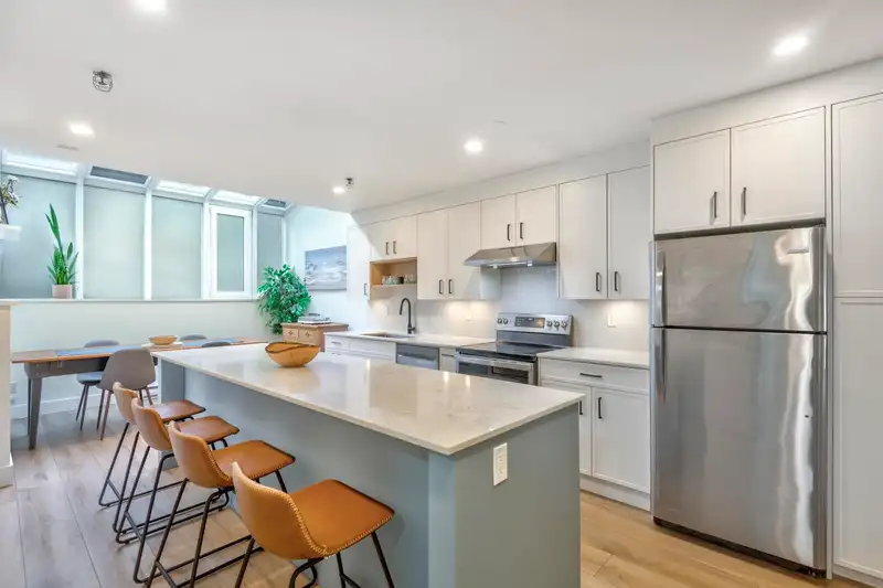 205 1166 W 6TH AVENUE - photo 4 of 19