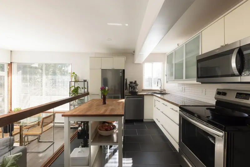 306 341 MAHON AVENUE - photo 2 of 18