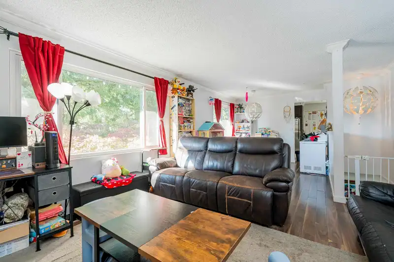 12891 69 AVENUE - photo 4 of 32