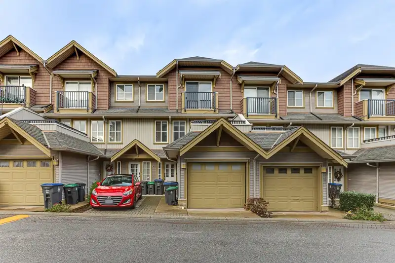 10 12040 68 AVENUE - photo 1 of 26