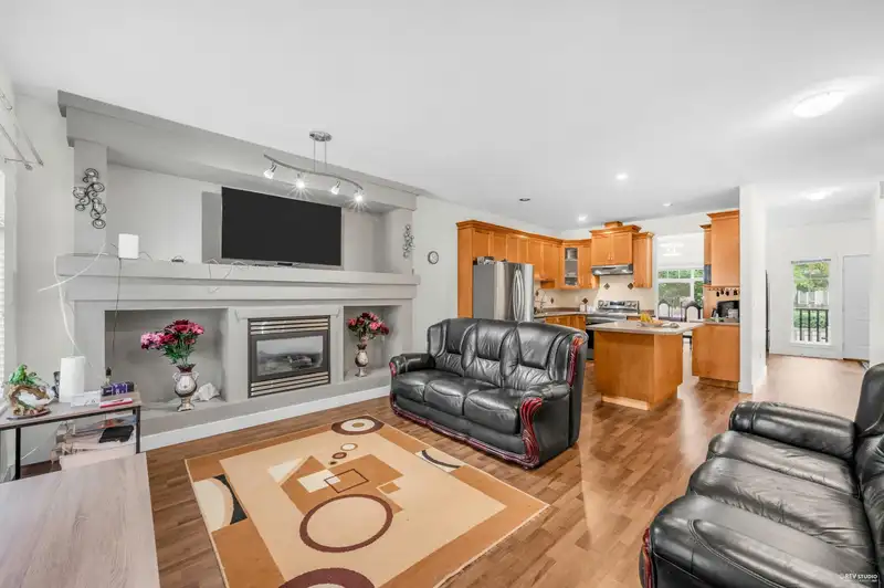35 6195 168 STREET - photo 4 of 33