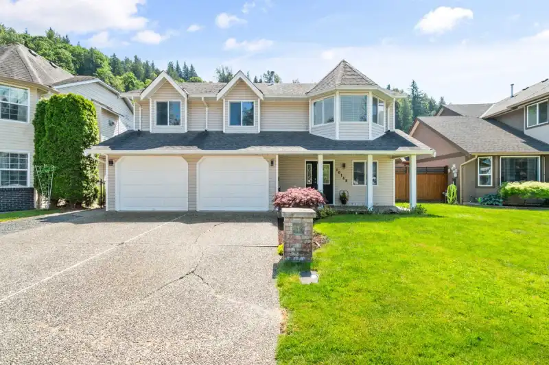 10148 BEAVER CRESCENT - photo 1 of 40