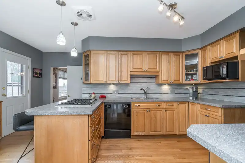 324 CHURCHILL AVENUE - photo 3 of 40