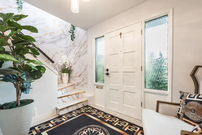 9089 PEMBERTON PLACE - photo 3 of 40