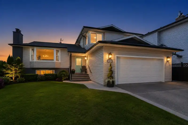 1429 133A STREET - photo 1 of 29
