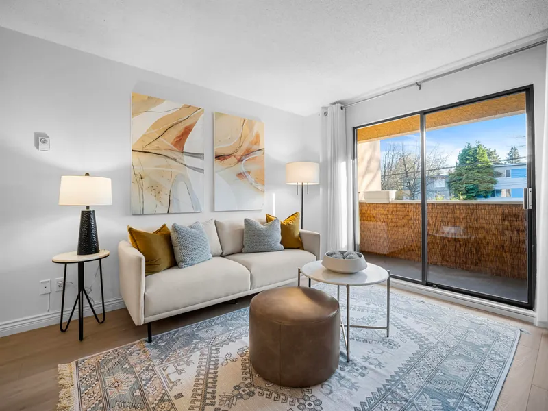 313 975 E BROADWAY - photo 2 of 25