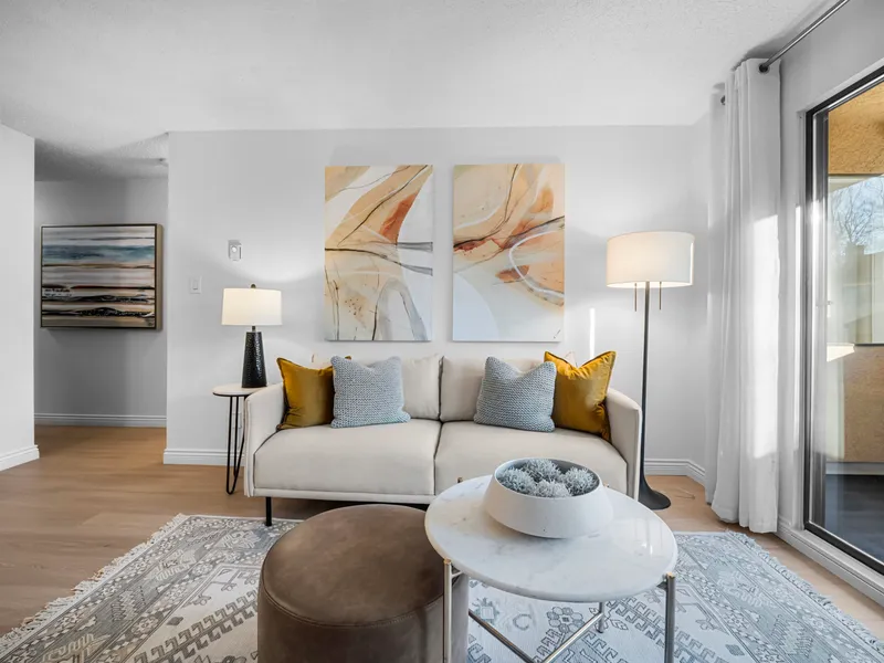 313 975 E BROADWAY - photo 3 of 25