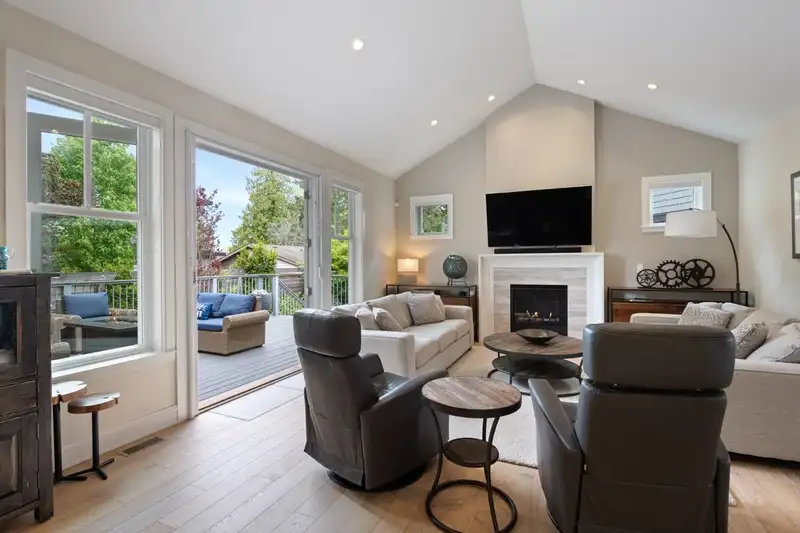 12913 15A AVENUE - photo 3 of 40