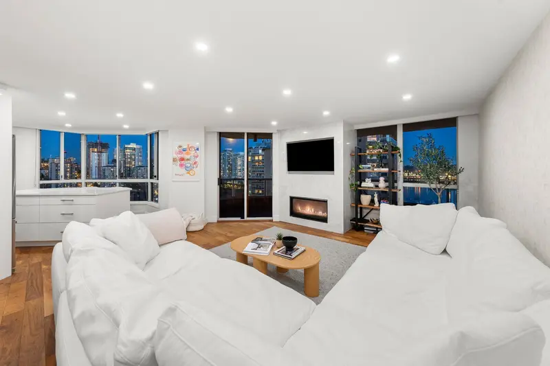 1704 1245 QUAYSIDE DRIVE - photo 1 of 25