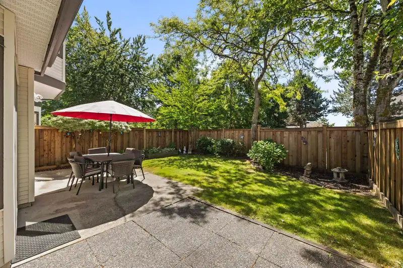 30 15840 84 AVENUE - photo 1 of 31