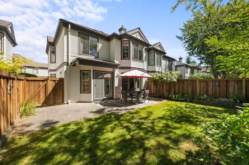30 15840 84 AVENUE - photo 2 of 31