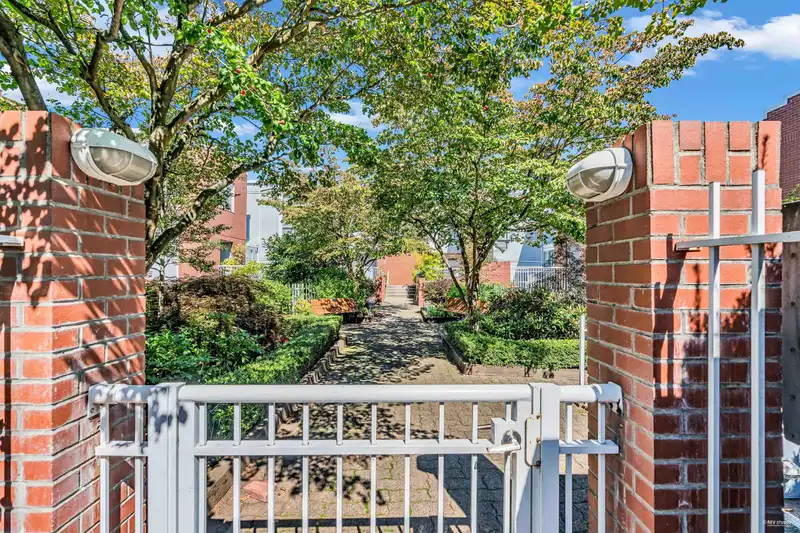 1557 MARINER WALK - photo 2 of 36