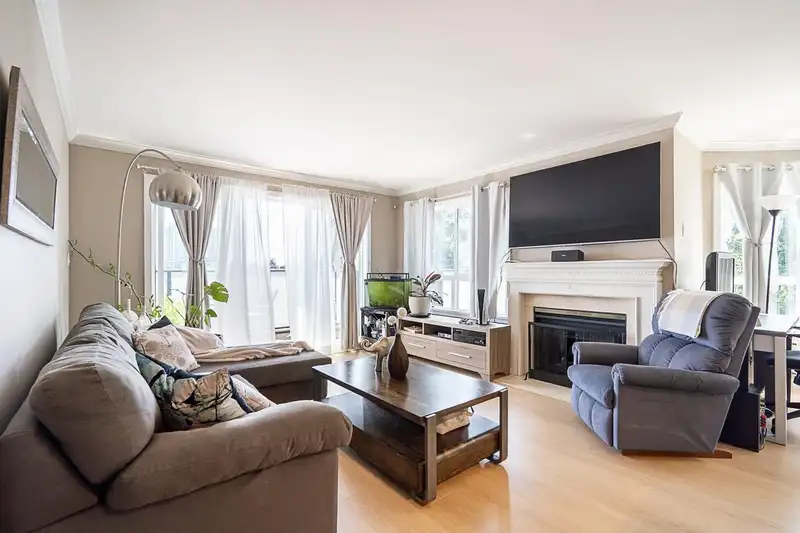 313 1830 E SOUTHMERE CRESCENT - photo 1 of 37