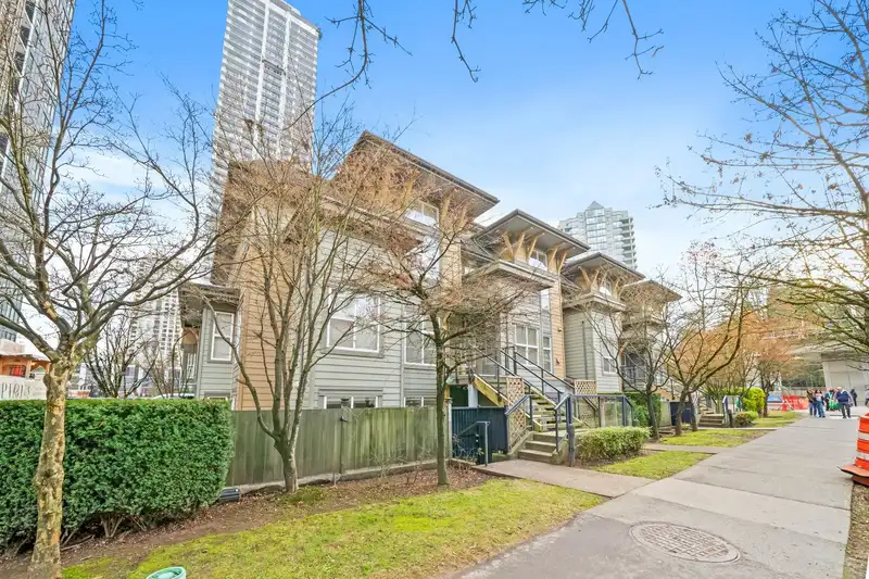 104 4155 CENTRAL BOULEVARD - photo 2 of 23
