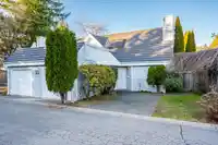 9 9785 152B STREET - thumbnail 3