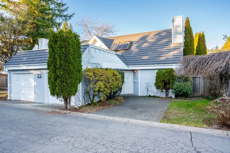 9 9785 152B STREET - photo 3 of 11