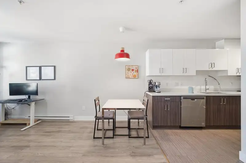 302 3939 KNIGHT STREET - photo 2 of 32
