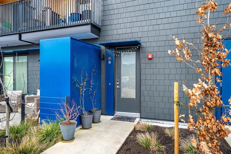 12 6340 MARKET AVENUE - photo 2 of 25