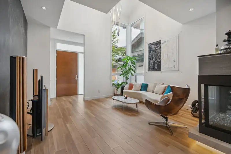 18 9055 DAYTON AVENUE - photo 3 of 40