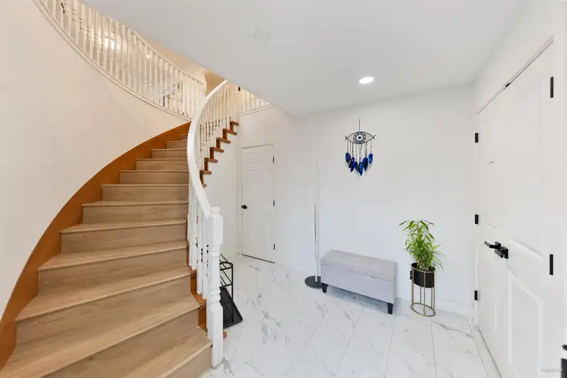 707 E 63RD AVENUE - photo 4 of 37
