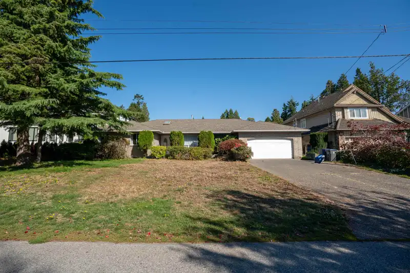 13139 14 AVENUE - photo 1 of 33