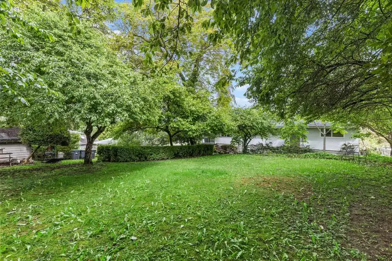 13768 114A AVENUE - photo 4 of 14