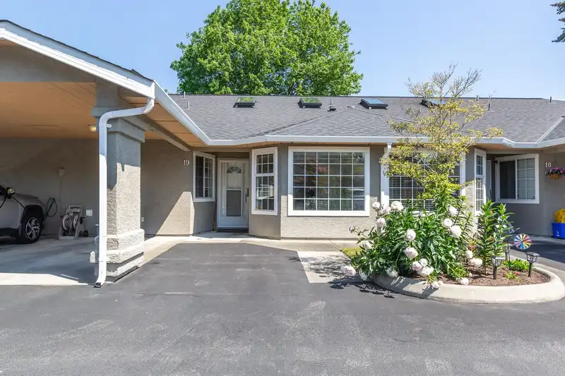 19 12311 CAMBIE ROAD - photo 1 of 27