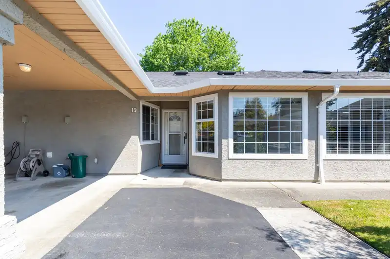 19 12311 CAMBIE ROAD - photo 3 of 27