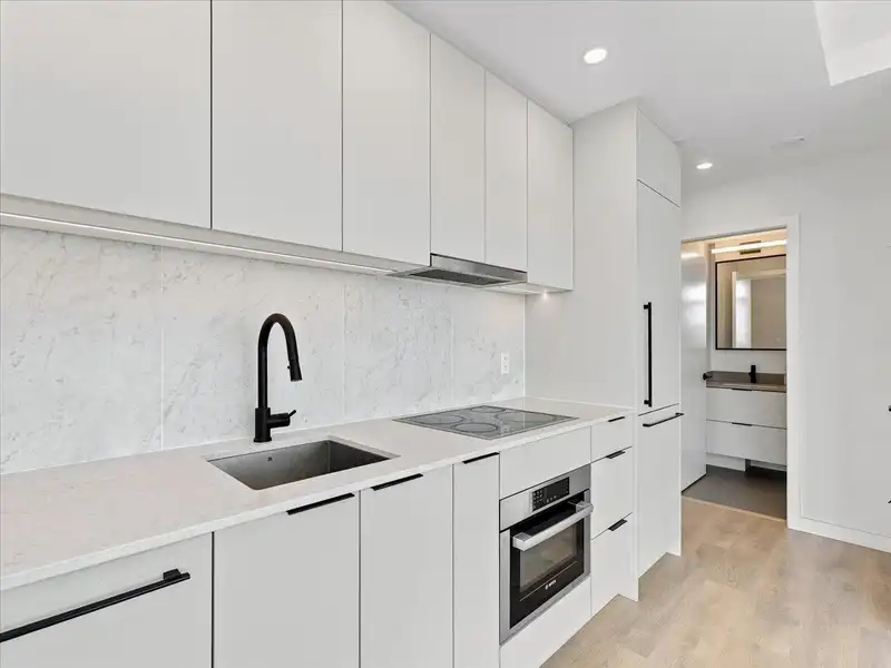 2305 13685 102 AVENUE - photo 4 of 26