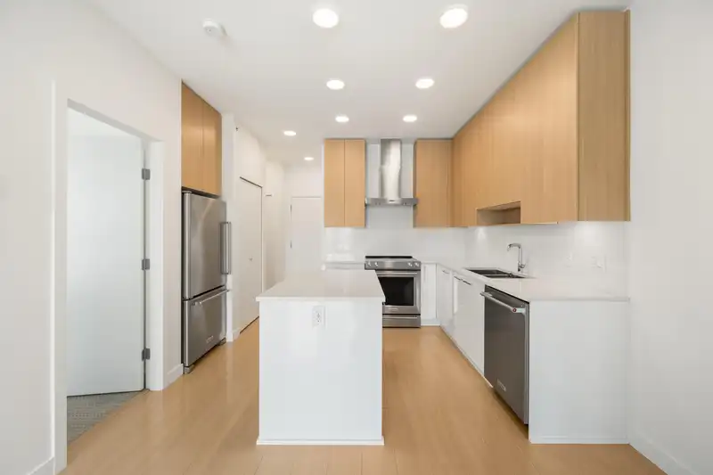 513 5460 BROADWAY - photo 1 of 23