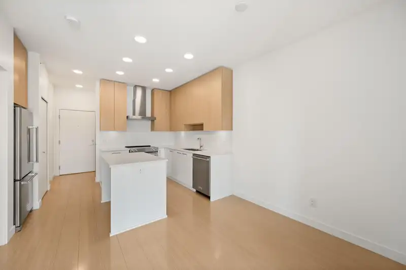 513 5460 BROADWAY - photo 4 of 23