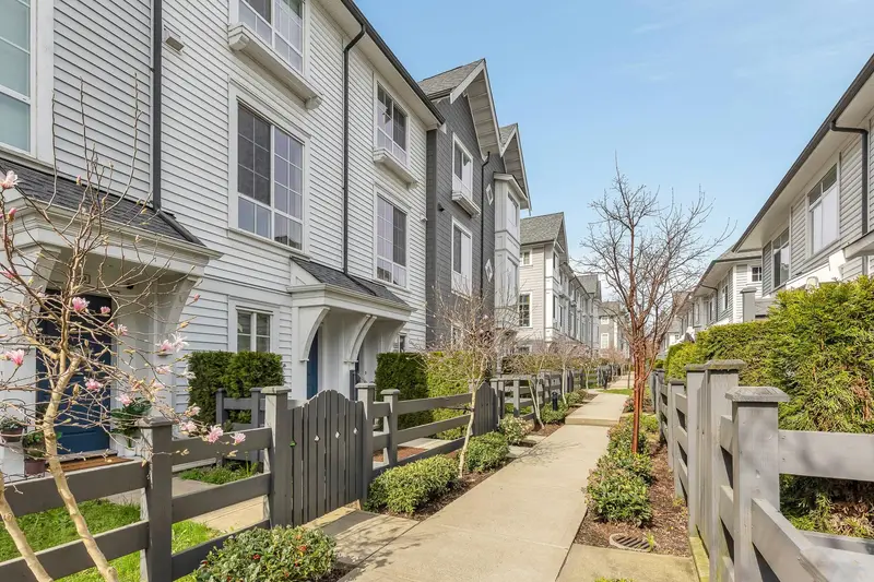 41 2838 LIVINGSTONE AVENUE - photo 1 of 25