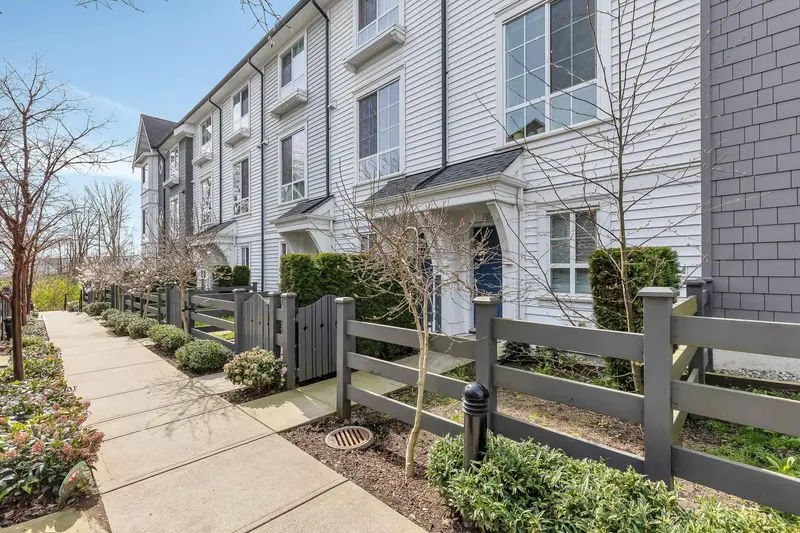 41 2838 LIVINGSTONE AVENUE - photo 2 of 25