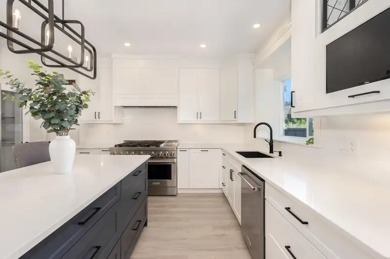 22872 76A AVENUE - photo 2 of 34