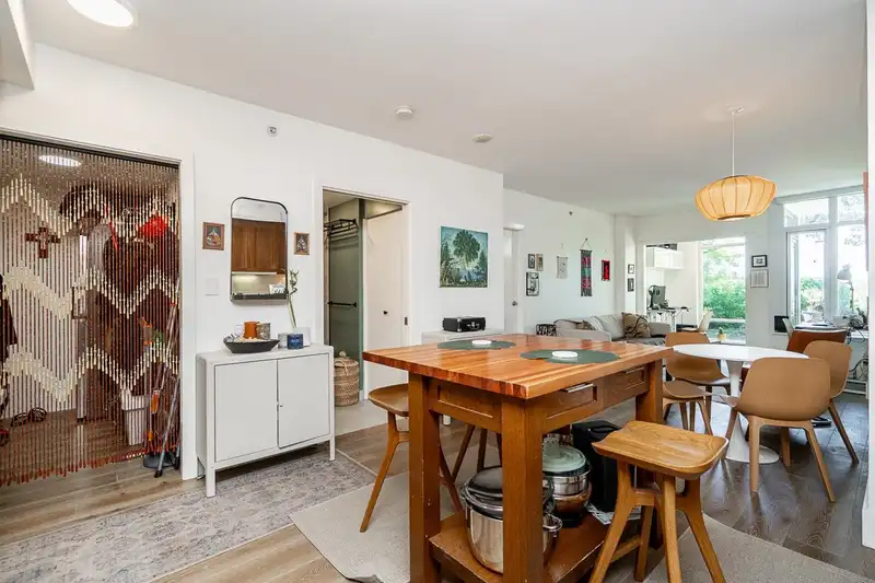331 2288 W BROADWAY - photo 2 of 34
