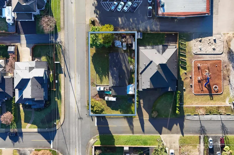 740 PORTER STREET - photo 1 of 14