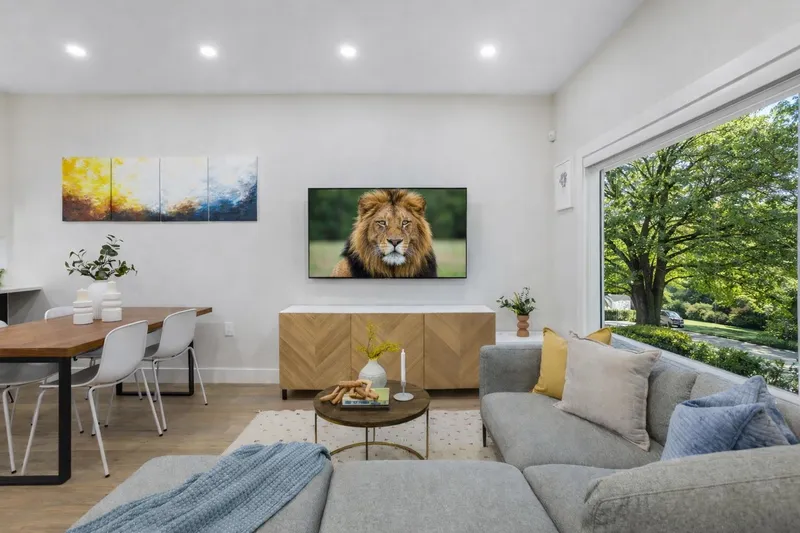 3187 PRINCE EDWARD STREET - photo 3 of 25